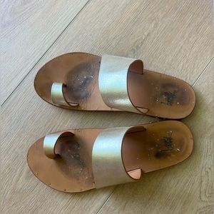 Beek size 9 Finch in Platinum